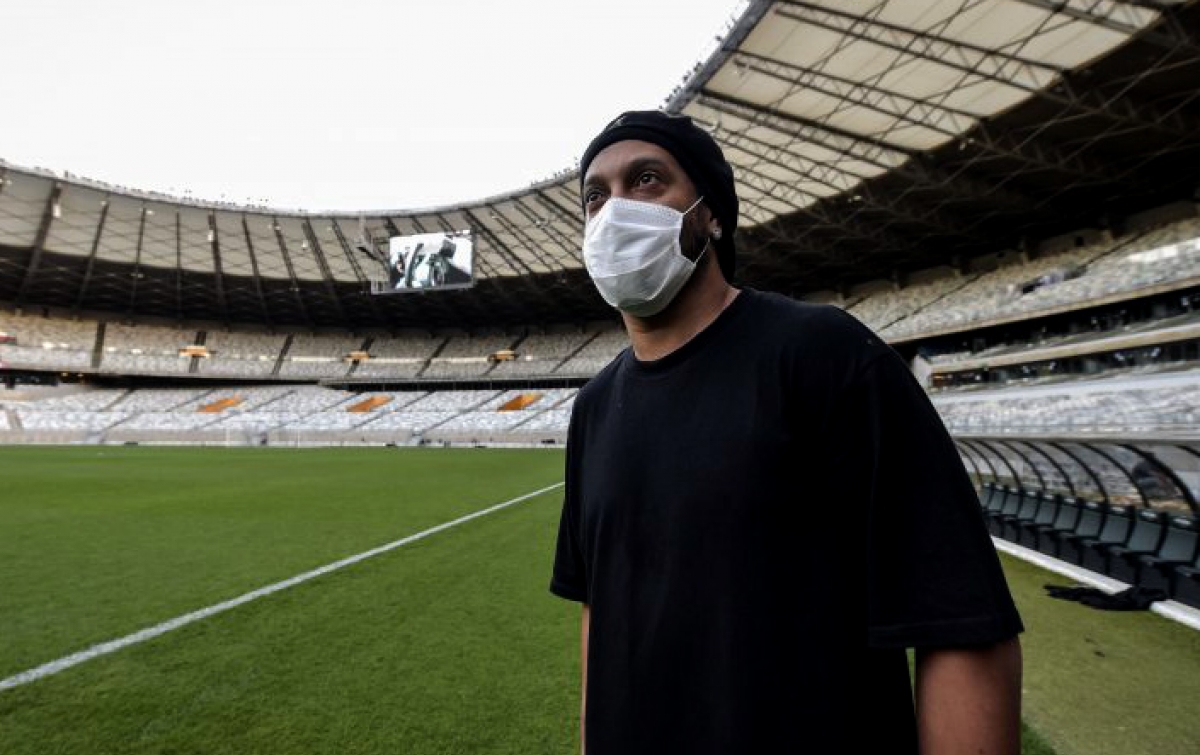 Ronaldinho Positif Covid-19, Jalani Isolasi Mandiri di Brasil