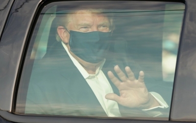 Positif Covid-19, Aksi Donald Trump Temui Pendukungnya Menuai Kritik