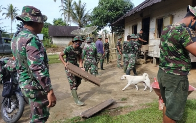 TNI Bedah Rumah Warga di Humbahas