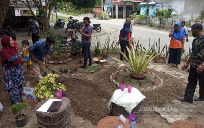 Kader PKK Desa Durian Bangun ‘Taman PKK’