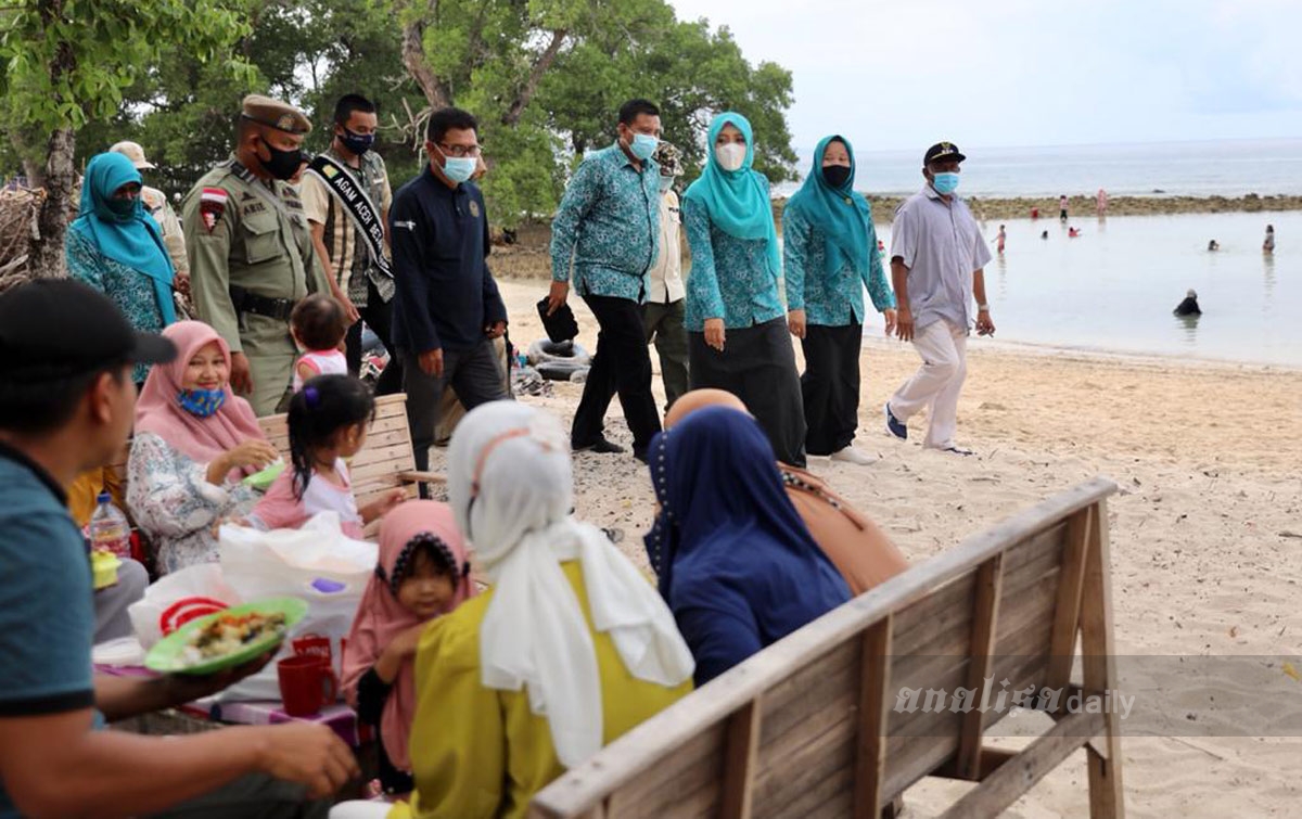 Satgas Covid-19 Aceh Pantau Keramaian Tempat Wisata