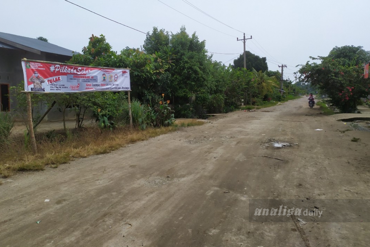 Puluhan Tahun Tak Diperbaiki, Warga Harapkan Bupati Simalungun Perhatikan Kondisi Jalan