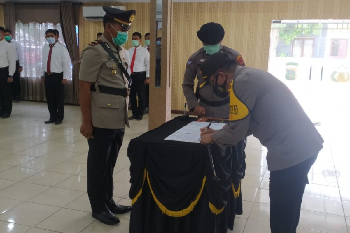 Yemi Mandagi Pimpin Sertijab Kapolsek Beringin
