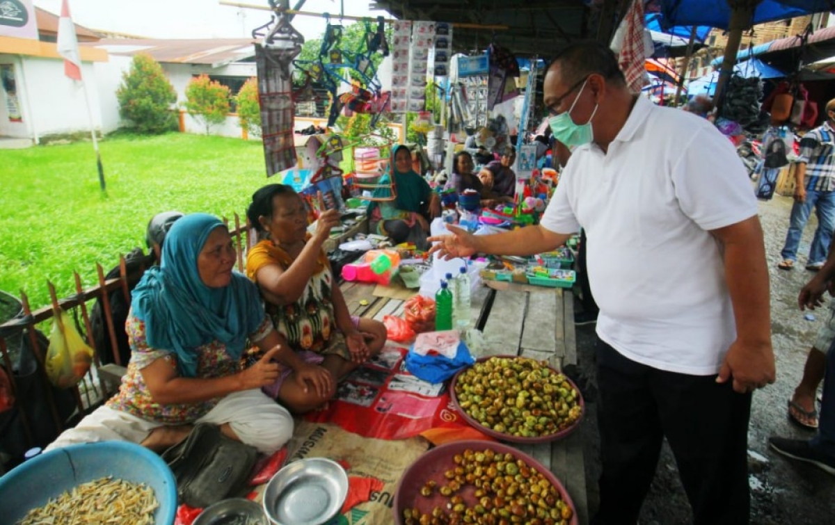 Kunjungi Pasar Bersama, Akhyar Dapat Sambutan Hangat