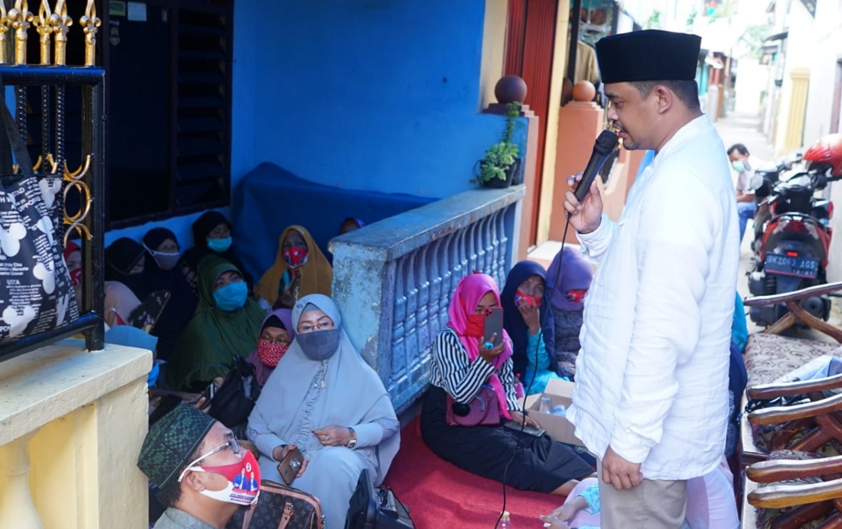 Bobby Lesehan di Gang Sempit, Beralaskan Karpet Tipis - Medan