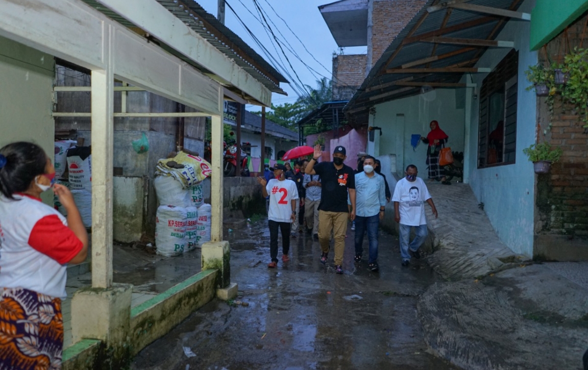 Begitu Bobby Tiba, Warga: Pak Rumah Kami Banjir...