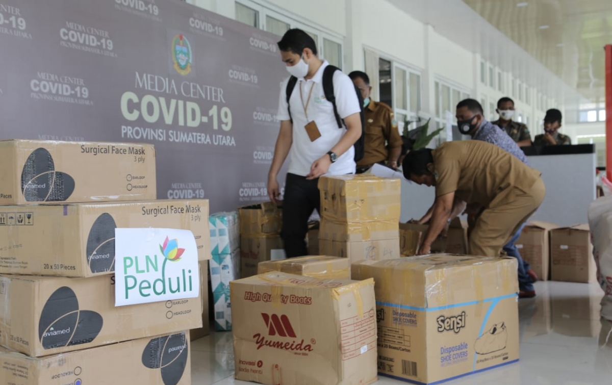 PLN UIW Sumut Berikan Bantuan APD Medis