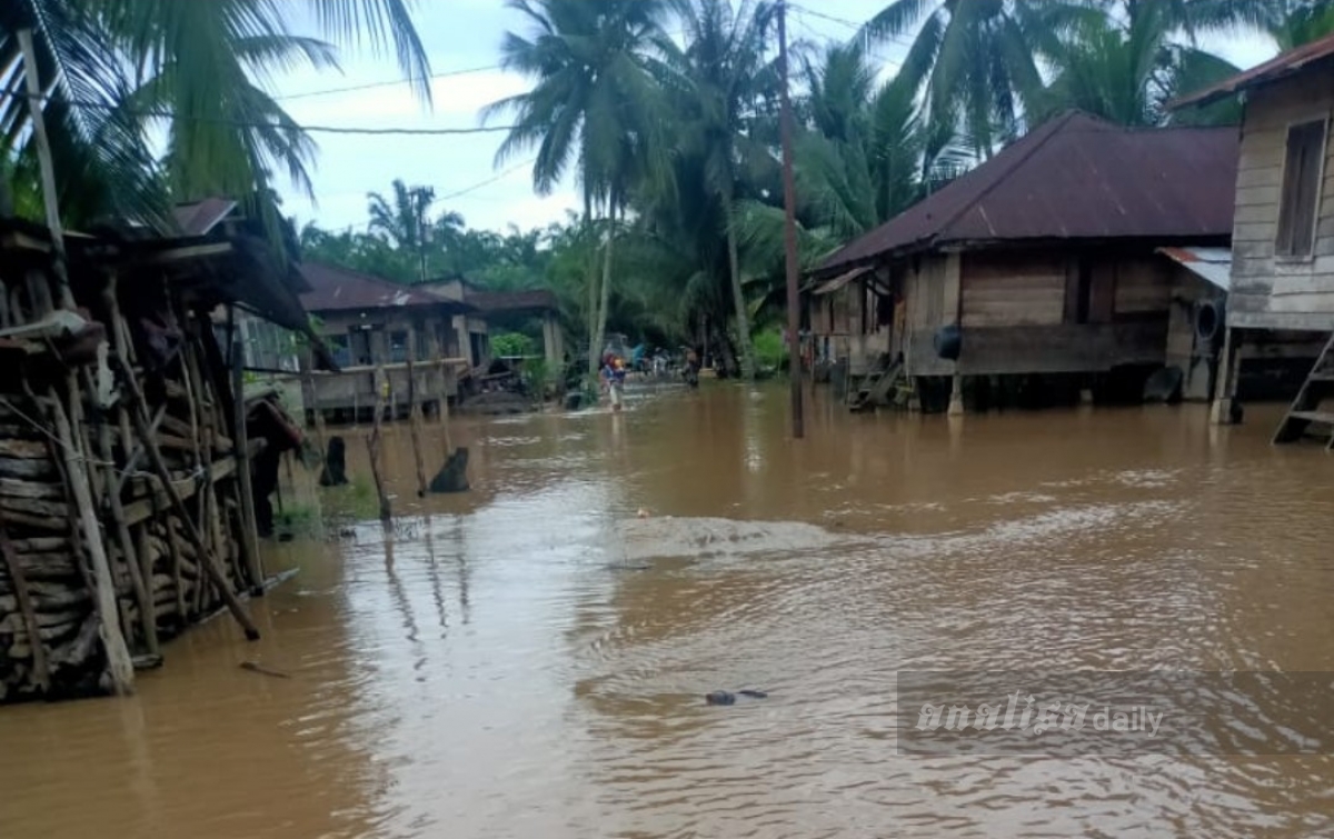 Banjir di Simangambat Meluas, Jalanan Lumpuh Total