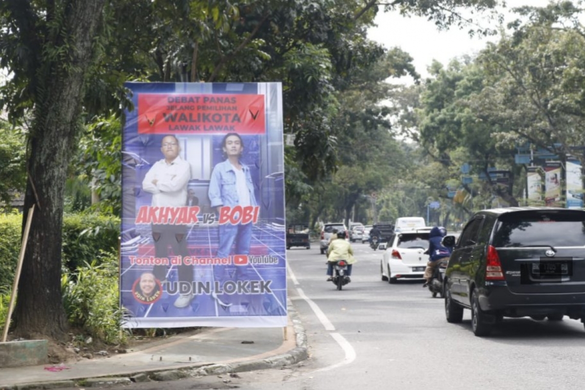 Baliho Debat Panas Pilwalkot Medan Versi Parodi Terpampang di Jalan Sudirman