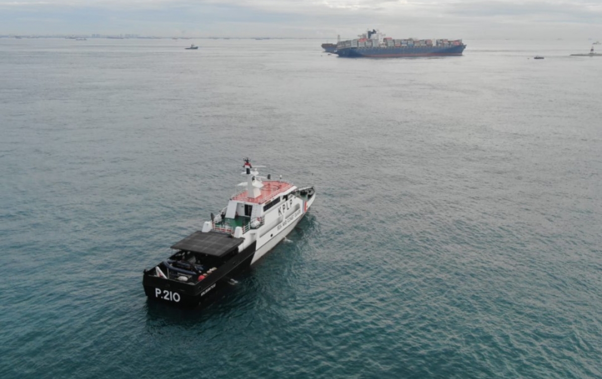 Kemenhub Kerahkan Dua Kapal Patroli Amankan Kapal MV Tina 1