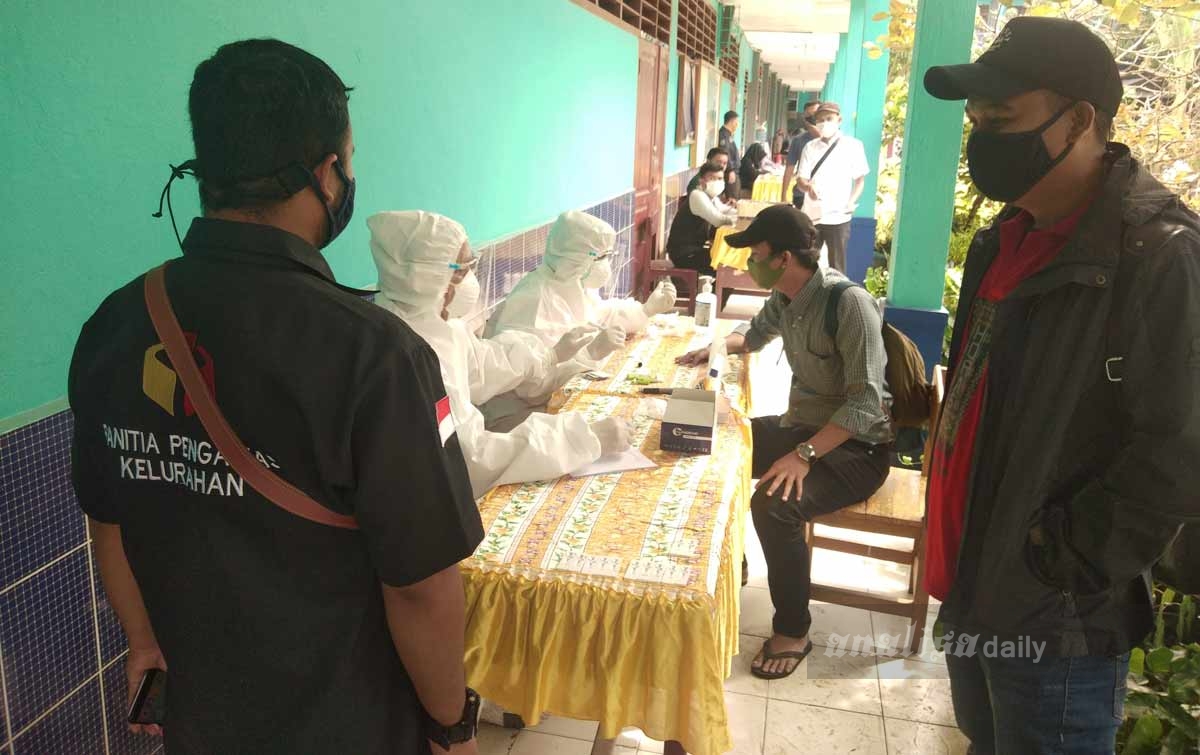 Pengawas TPS Pilkada Medan Jalani Rapid Test