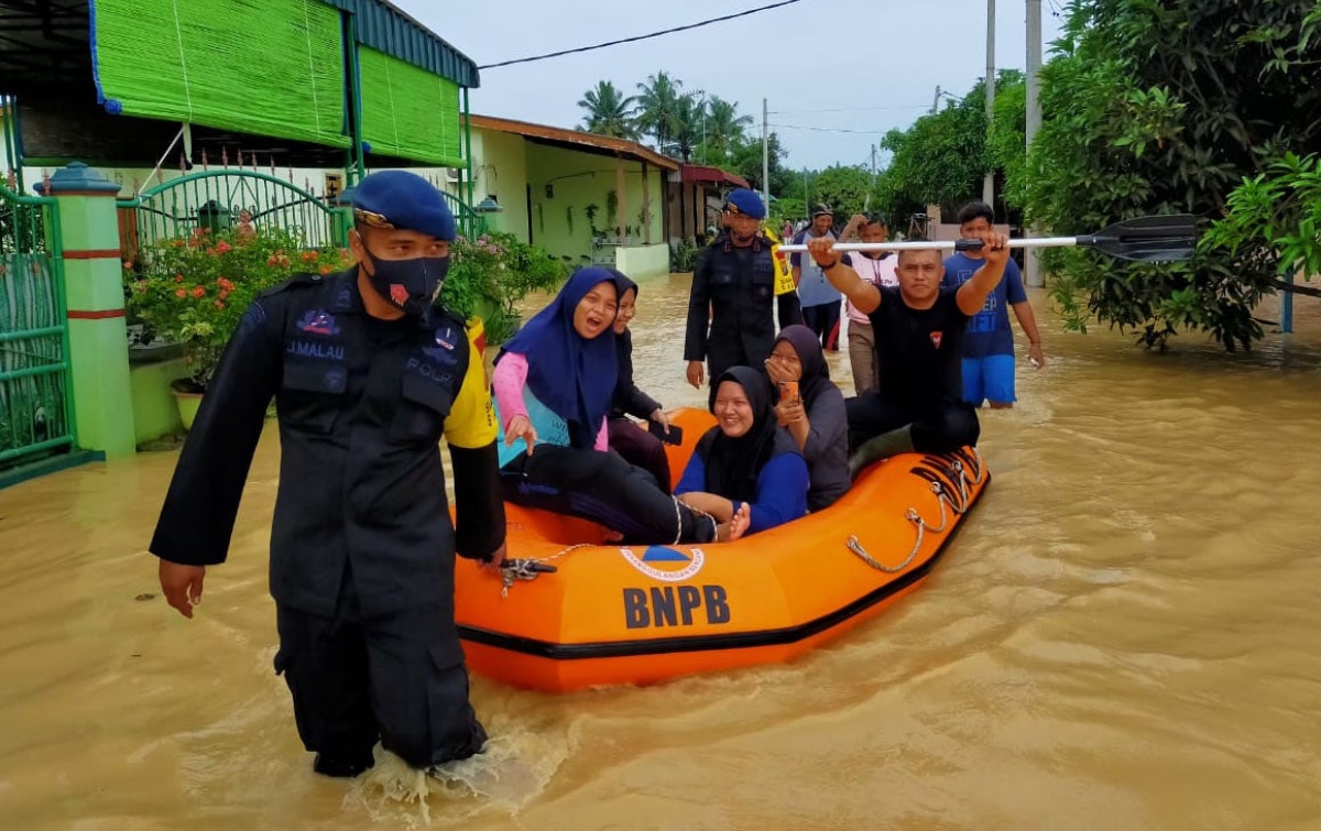 Banjir di Tebingtinggi Meluas, Pengalihan Arus Lalu Lintas Dilakukan