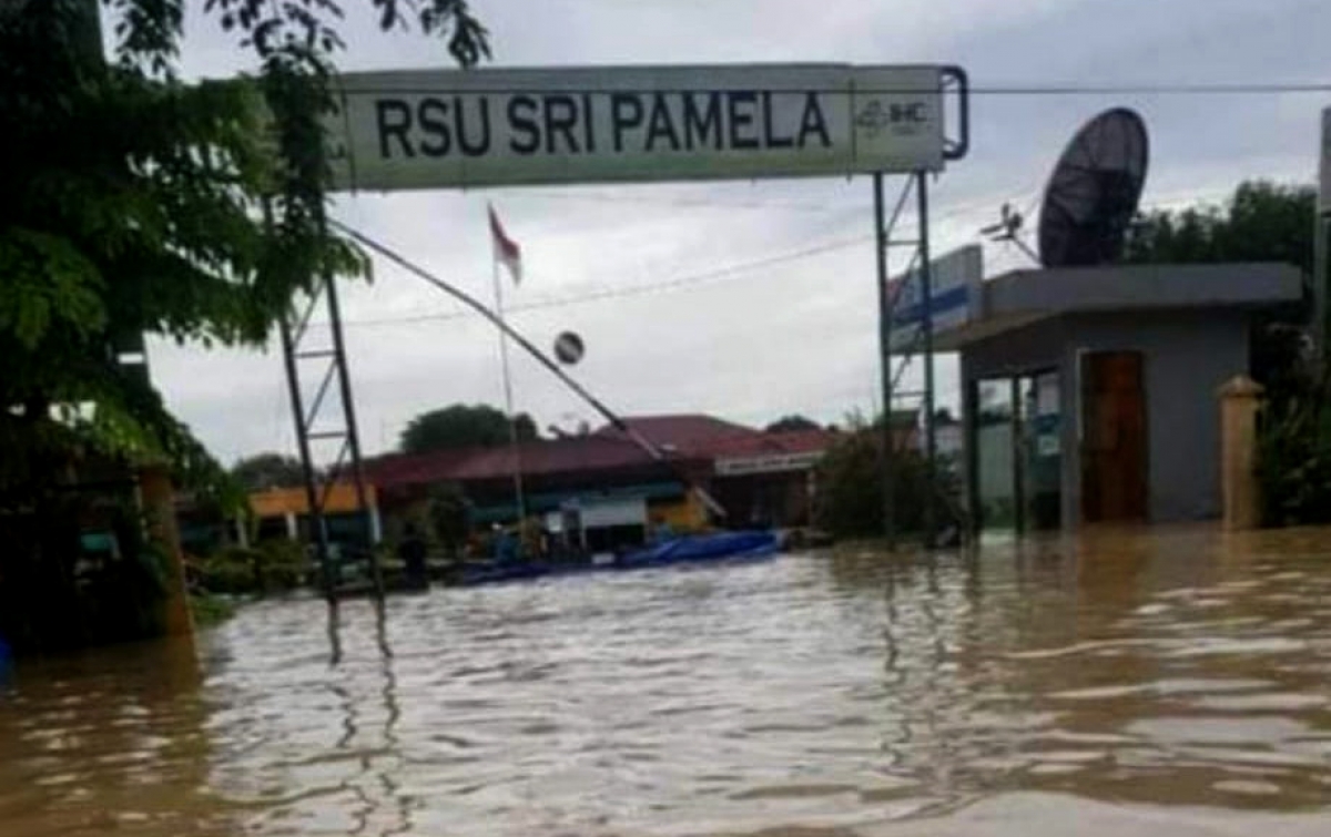 Banjir di Tebingtinggi Lumpuhkan Aktivitas Pasar Tradisional