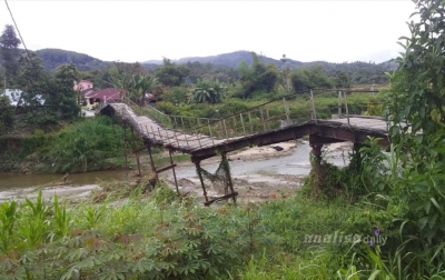 Jembatan Rambing Sipoholon Nyaris Runtuh