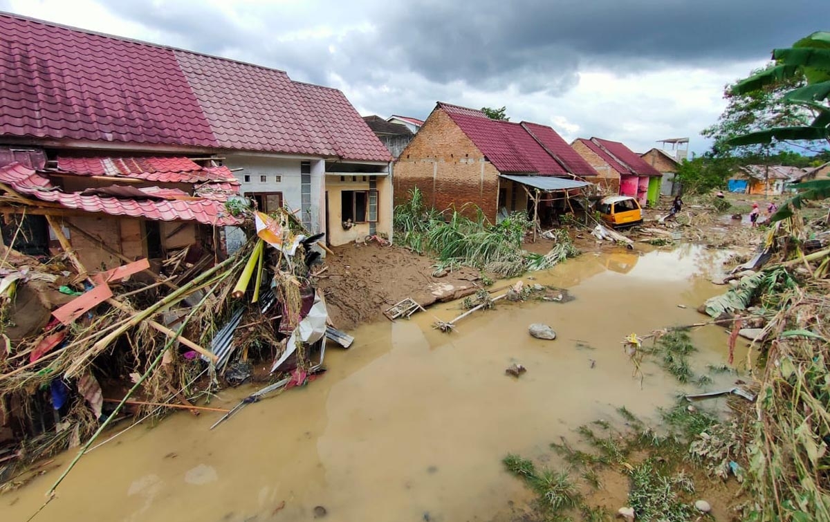 Foto: Dampak Banjir Perumahan De Flamboyan - Medan - AnalisaDaily.com