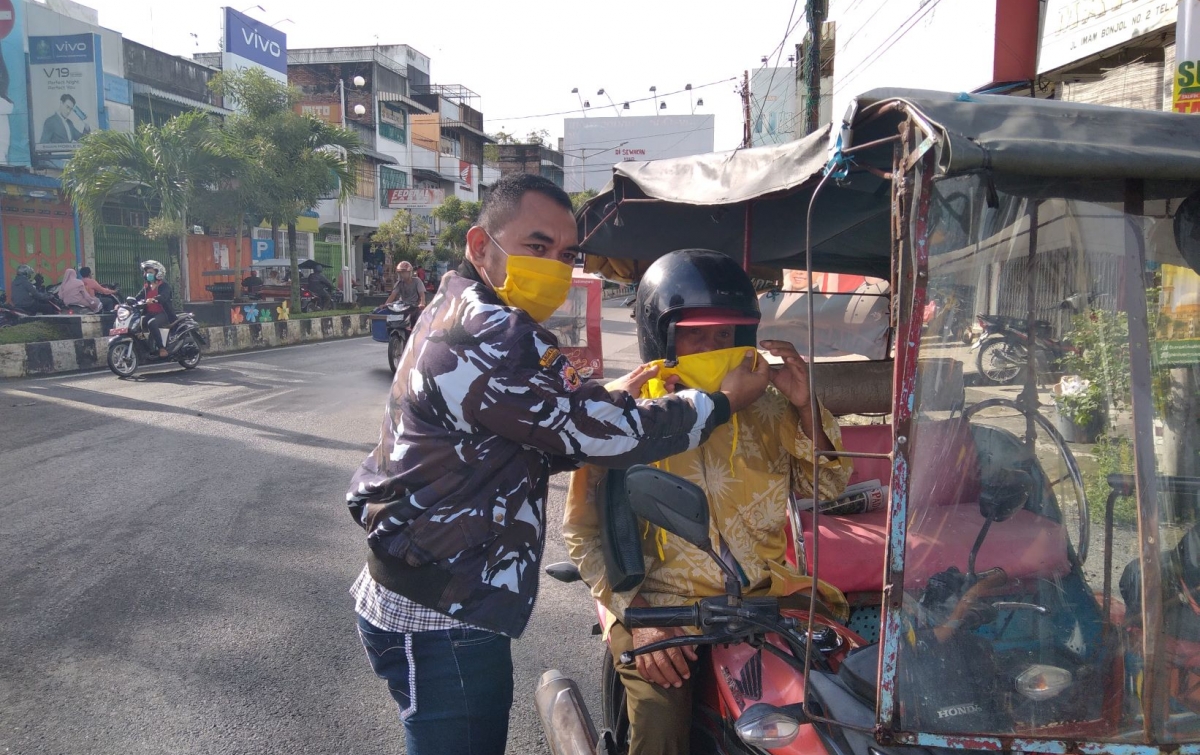 Meminimalisir Penyebaran Corona, AMPI Asahan Bagikan Masker