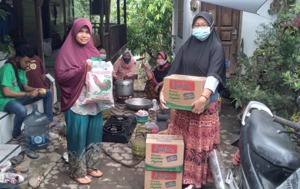 Kepling IV Kelurahan Jati Salurkan Bantuan untuk Warga Terdampak Banjir