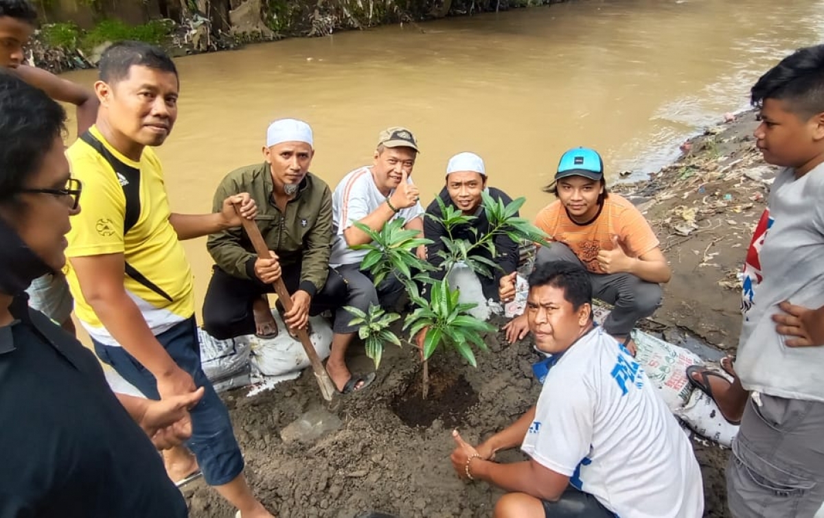 Pascabanjir, Warga Kampung Sejahtera Tanam Pohon di Bantaran Sungai Babura