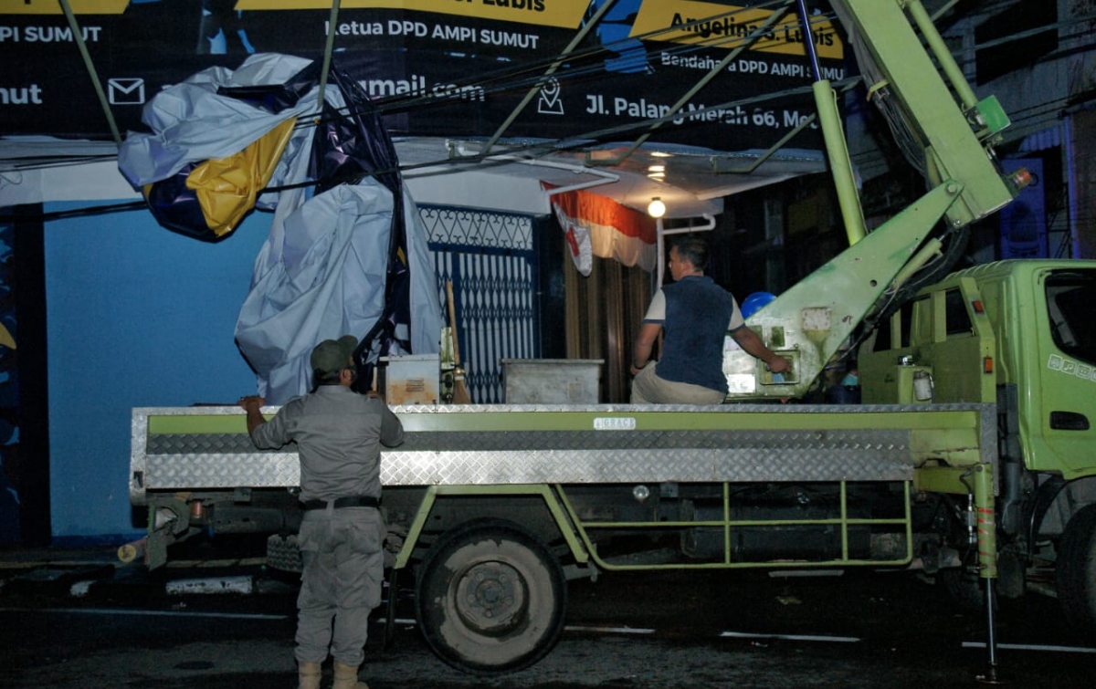Pemko Medan Bersama Bawaslu Tertibkan Seluruh APK Pilkada