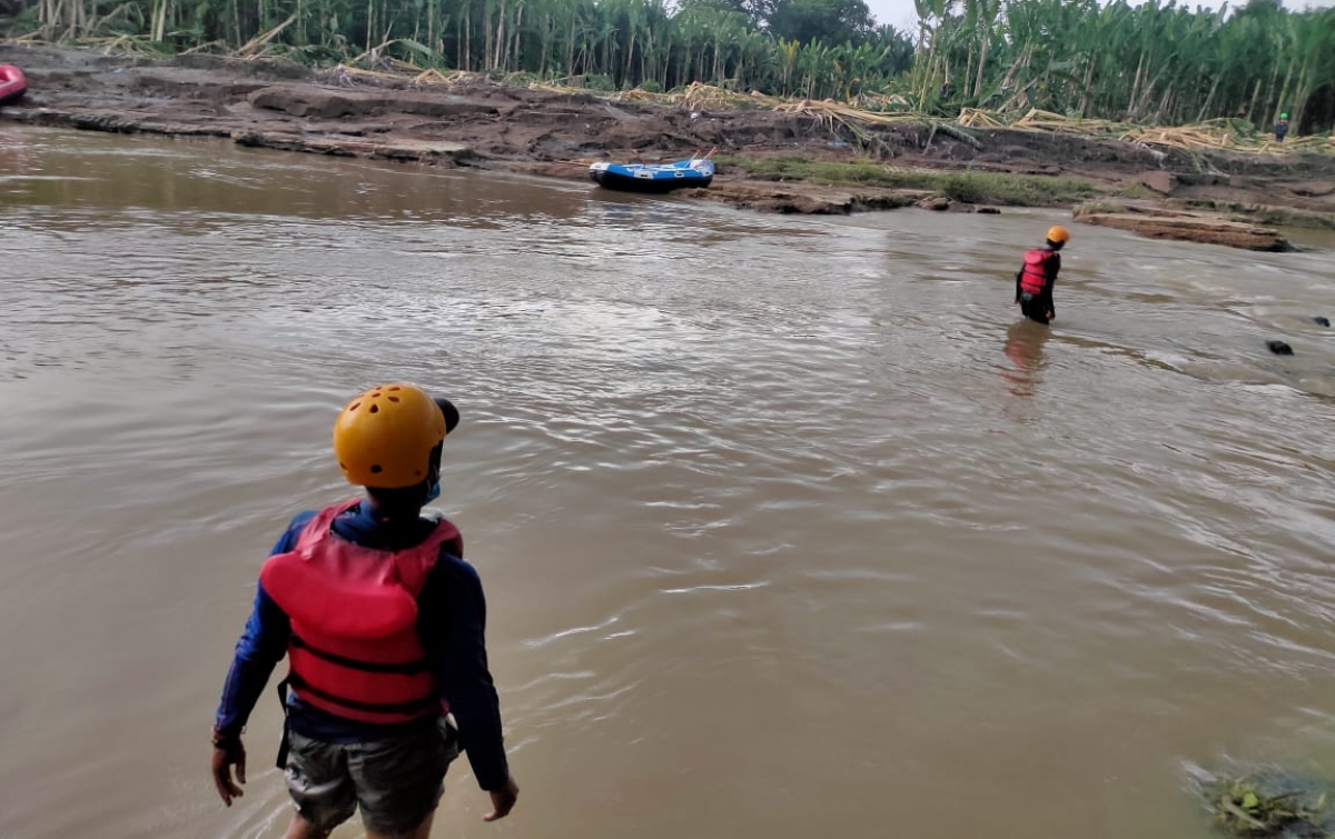 Jasad Bocah Korban Hanyut Sungai Tembung Dievakuasi di Pantailabu