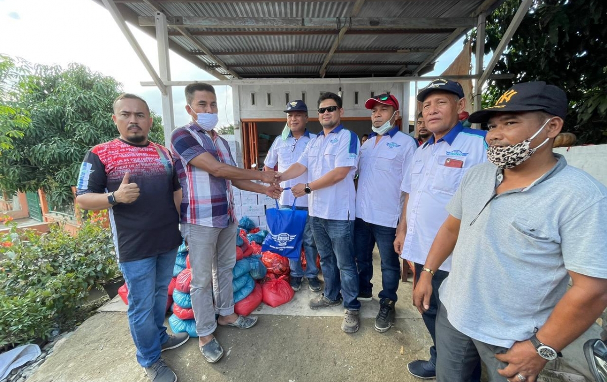 IMBI Aceh Serahkan Sembako Pada Korban Banjir Aceh Utara