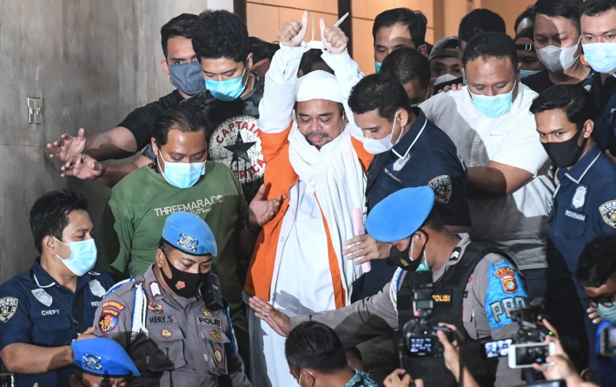 Rizieq Shihab Resmi Ditahan Usai Jalani Pemeriksaan 13 Jam