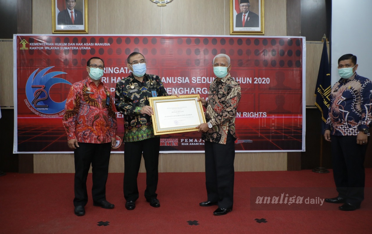 Bupati Asahan Terima Penghargaan Peduli HAM