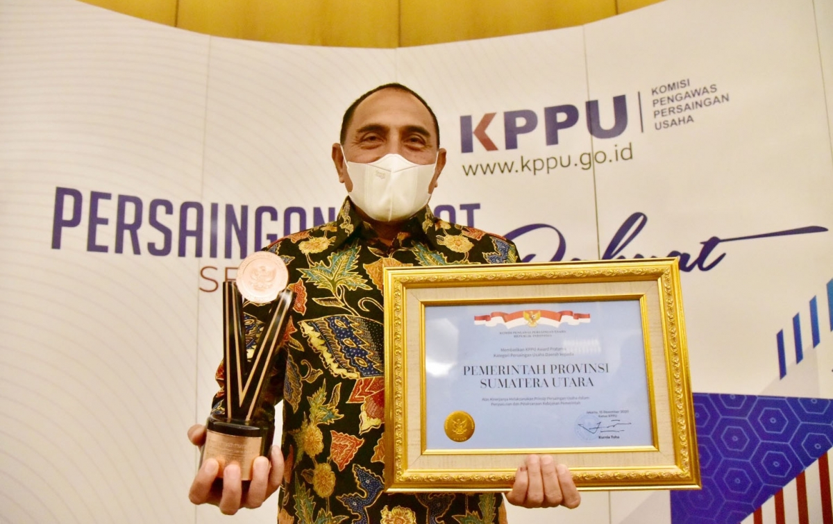 Gubernur Sumut Edy Rahmayadi Terima Penghargaan KPPU Award 2020