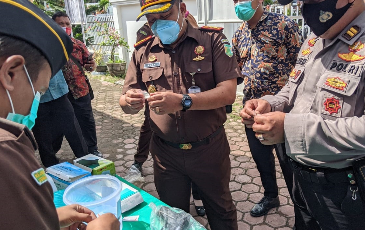Lagi, Kejari Paluta Musnahkan Barang Bukti
