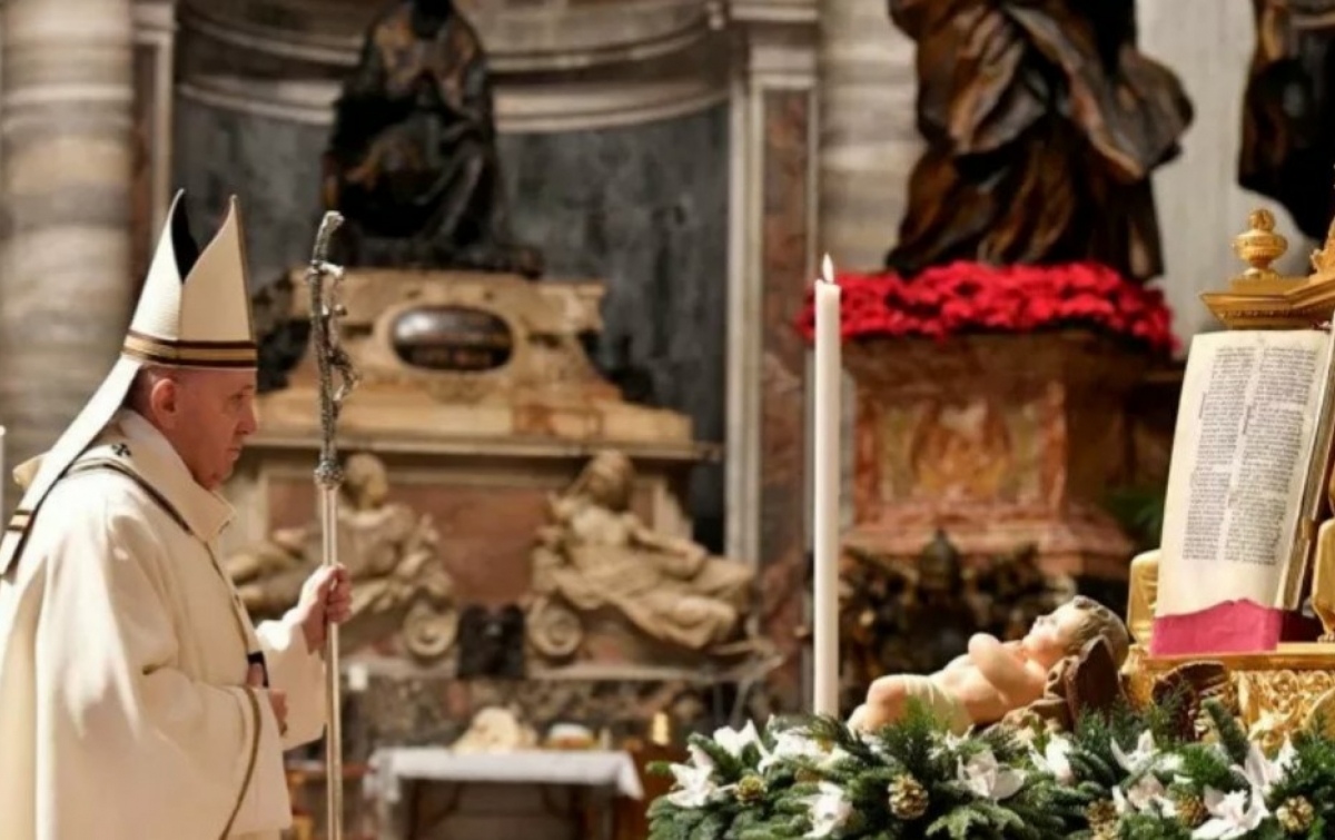 Paus Fransiskus Rayakan Misa Natal Secara Sederhana