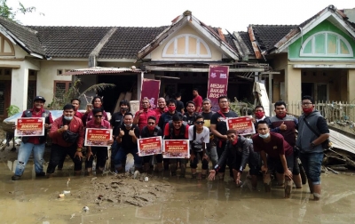Komunitas Motor BOS Medan Turun Langsung Bantu Korban Banjir