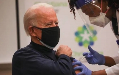 Joe Biden Terima Suntikan Vaksin Corona