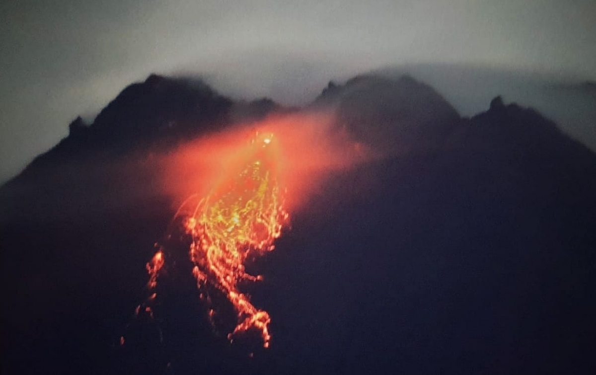 Guguran Lava Pijar Gunung Merapi Kembali Terjadi