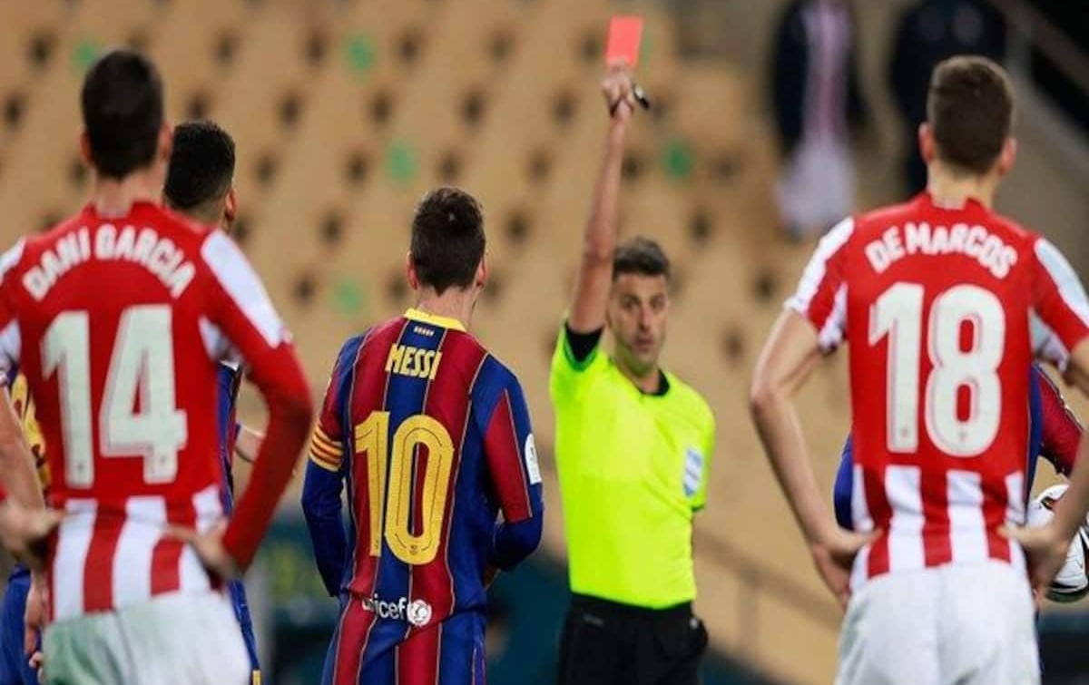Kali Pertama Sepanjang Karier di Barcelona, Messi Kartu Merah