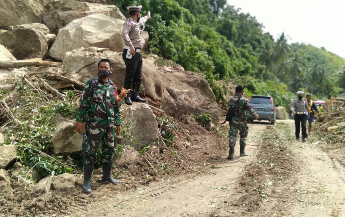 Sempat Terputus, Akses Jalan Poros Majene-Mamuju Telah Pulih