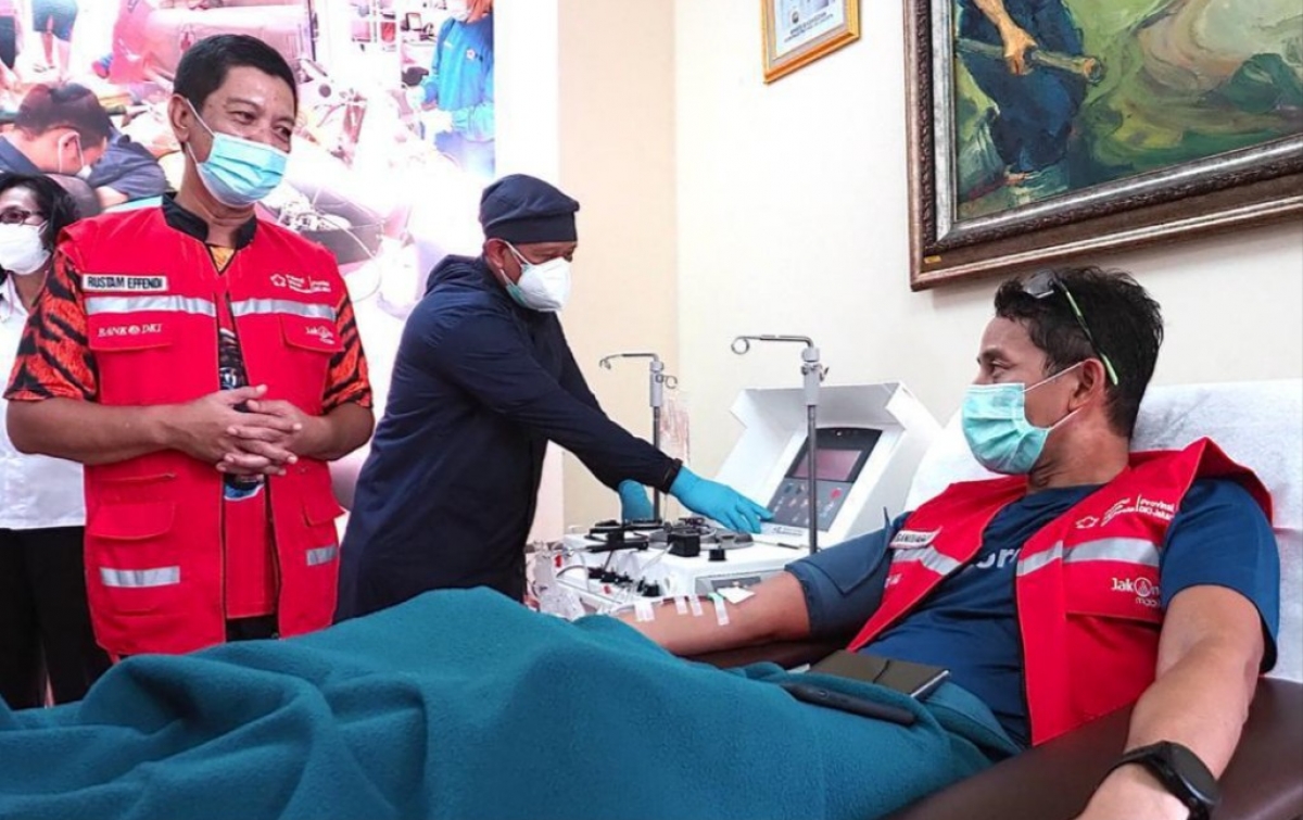 Sandiaga Uno Lakukan Donor Plasma Konvalesen Untuk Pasien Covid-19