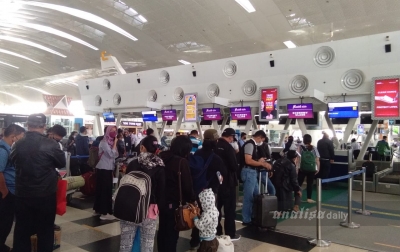 Penumpang Pesawat Padati Bandara Kualanamu