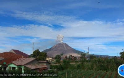 Kembali Erupsi, Gunung Sinabung Semburkan Abu Vulkanik 700 Meter