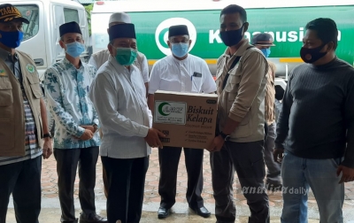 AMCF Sumut Serahkan Bantuan Untuk Korban Banjir di Langsa