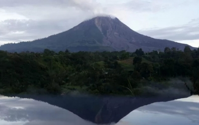 Kemarin, Gunung Sinabung Erupsi Semburkan Debu Setinggi 500 Meter