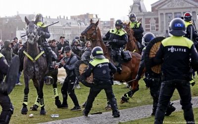 Ribuan Orang di Amsterdam Menentang Lockdown