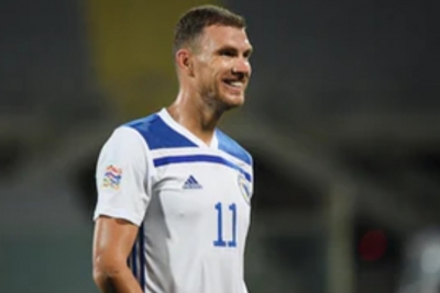 Manchester United Dapat Tawaran Rekrut Edin Dzeko