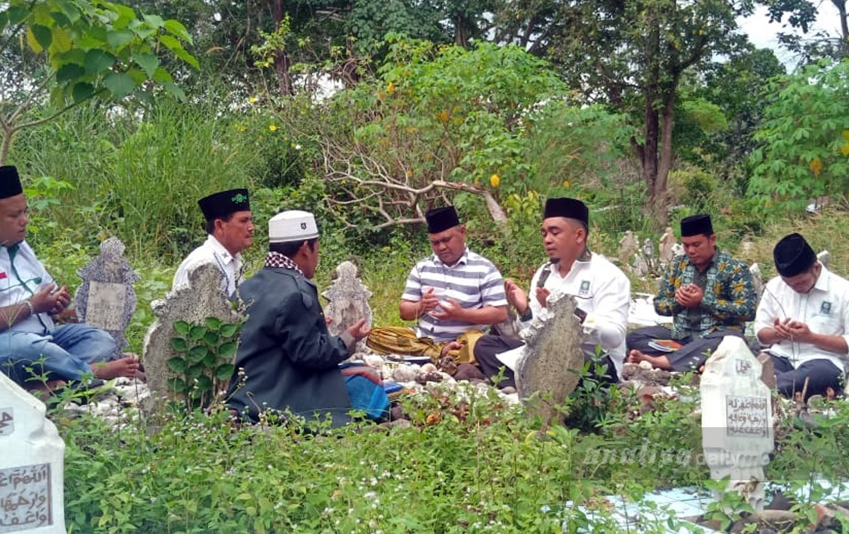 Pengurus PKB Padanglawas Ziarah ke Makam Tokoh NU