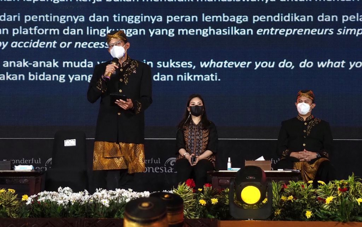 Target Kemenparekraf Hingga 2024 Cetak 2.200 Lulusan Perguruan Tinggi Pariwisata
