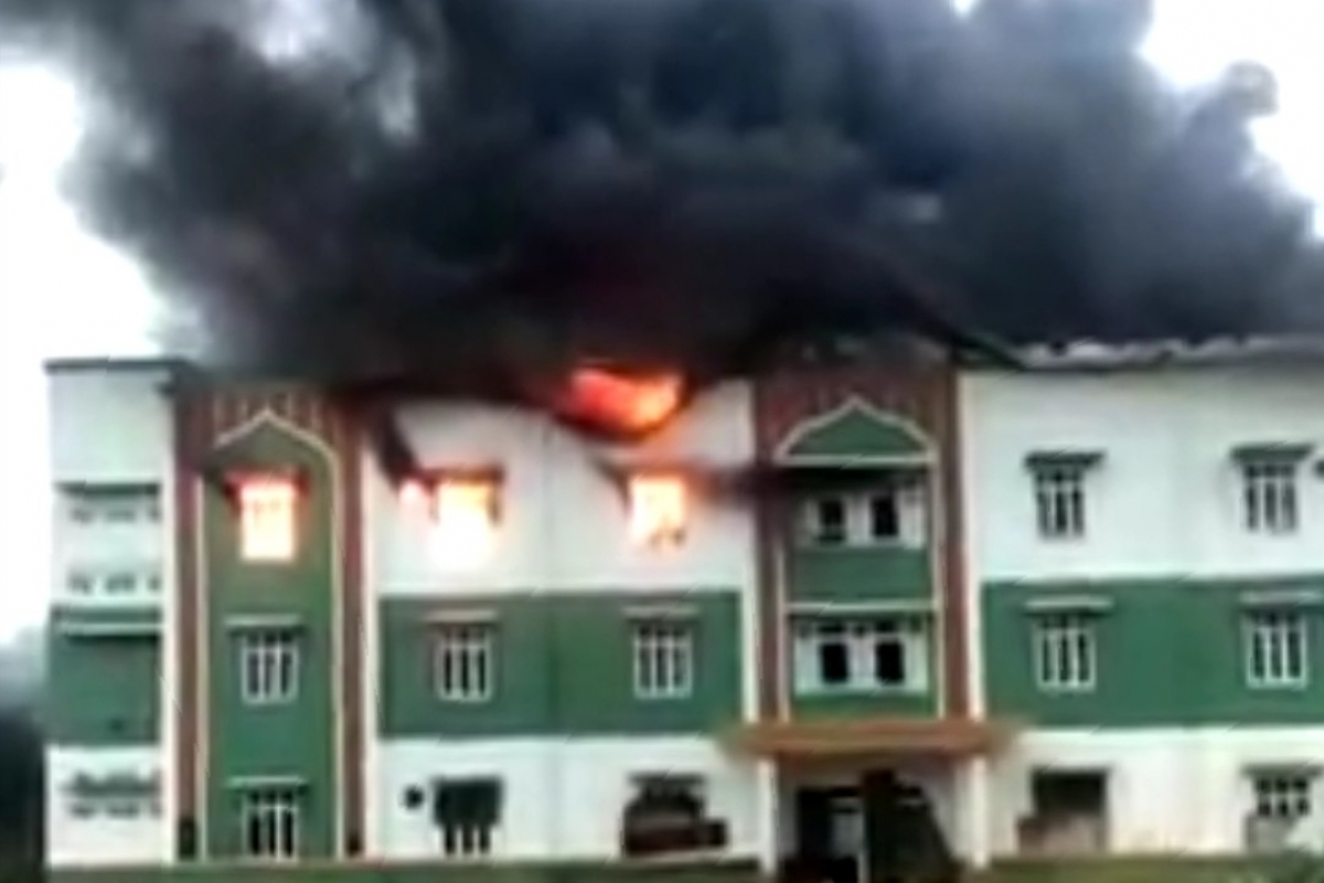 Asrama Putra Pondok Pesantren Mustafawiyah Terbakar
