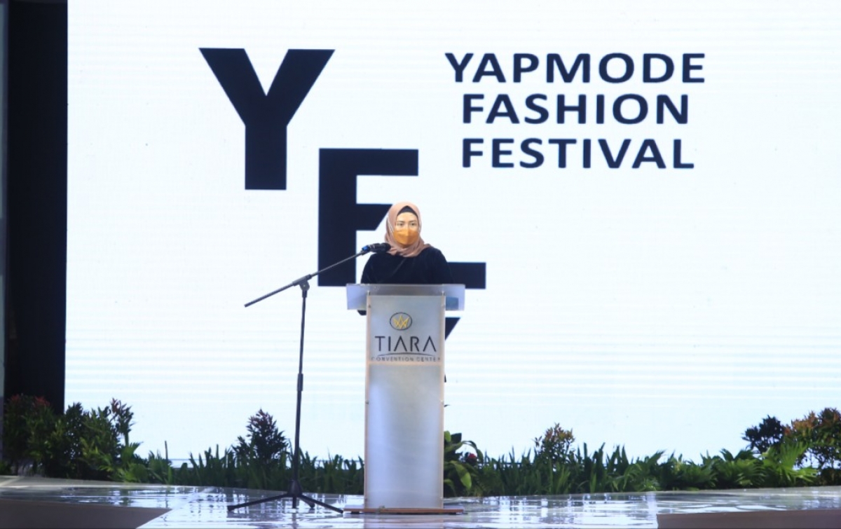 Sri Ayu Mihari Buka Yapmode Fashion Festival 2021