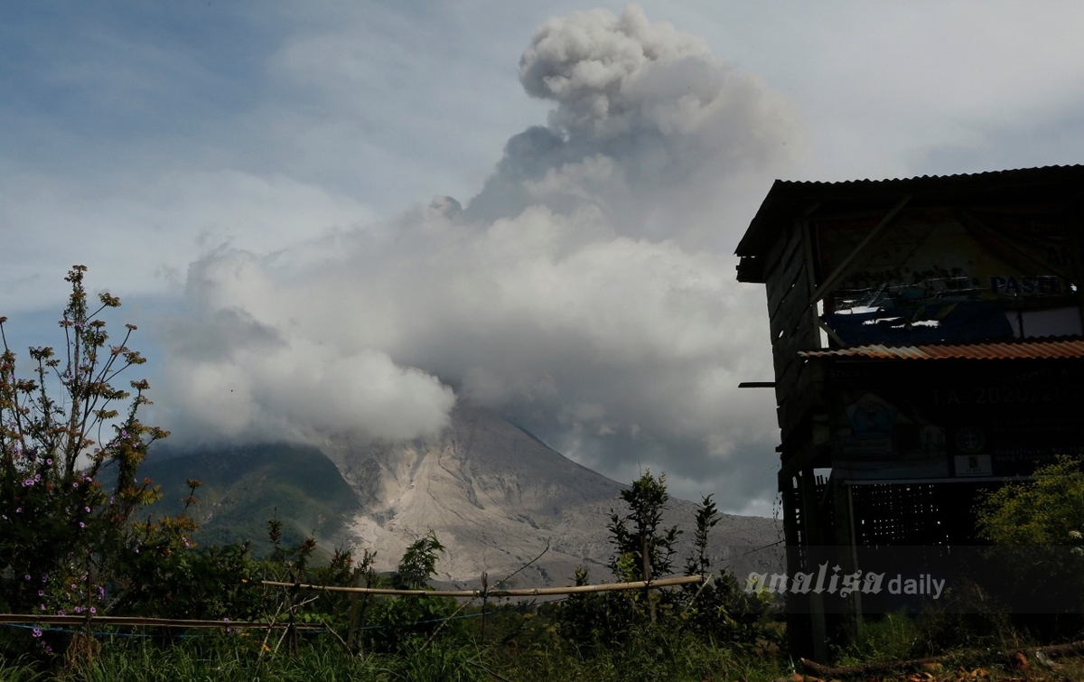 Foto: Gunung Sinabung Erupsi