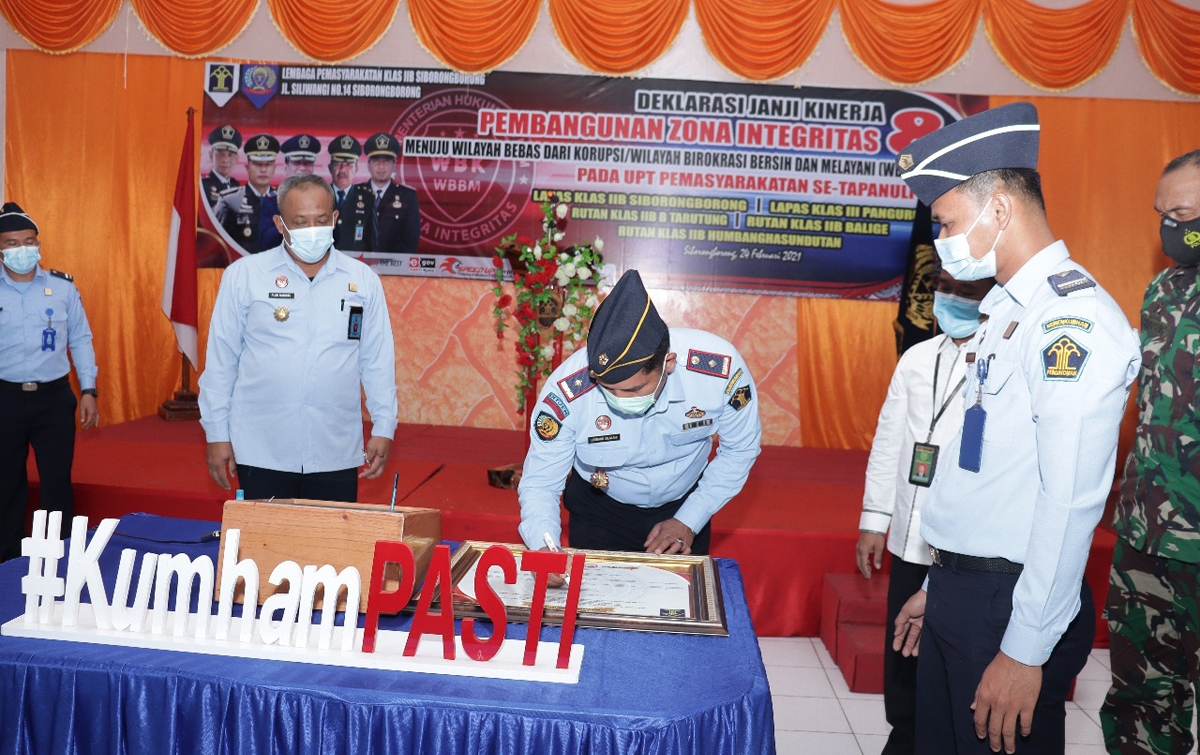 Berikan Layanan Terbaik Kepada Masyarakat
