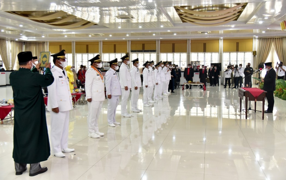 Pesan Edy Rahmayadi Saat Melantik Enam Kepala Daerah