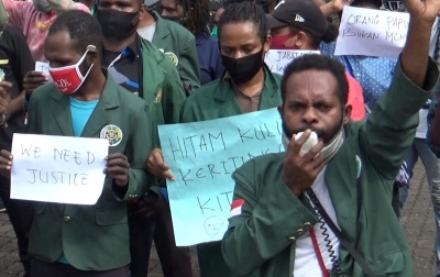 Mahasiswa Asal Papua Minta Yusuf Henuk Dicopot